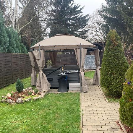 Gunarasi Villa Jacuzzival Dombóvár المظهر الخارجي الصورة