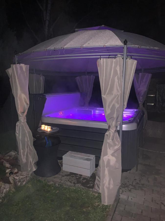 Gunarasi Villa Jacuzzival Dombóvár المظهر الخارجي الصورة