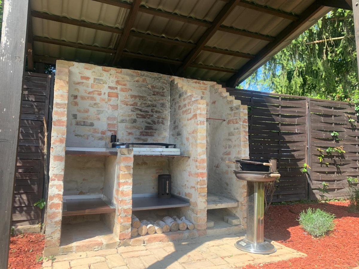 Gunarasi Villa Jacuzzival Dombóvár المظهر الخارجي الصورة